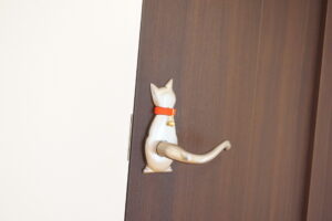ペット共生住宅でペットを型取ったドアの取っ手