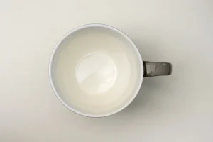 マイホームの断熱を説明するための陶器のマグカップ
