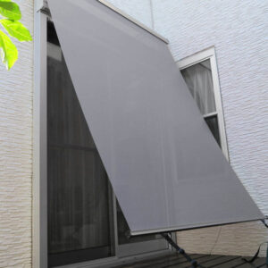 日射遮蔽措置としてニチベイ社の外付けシェードを取付した新築住宅