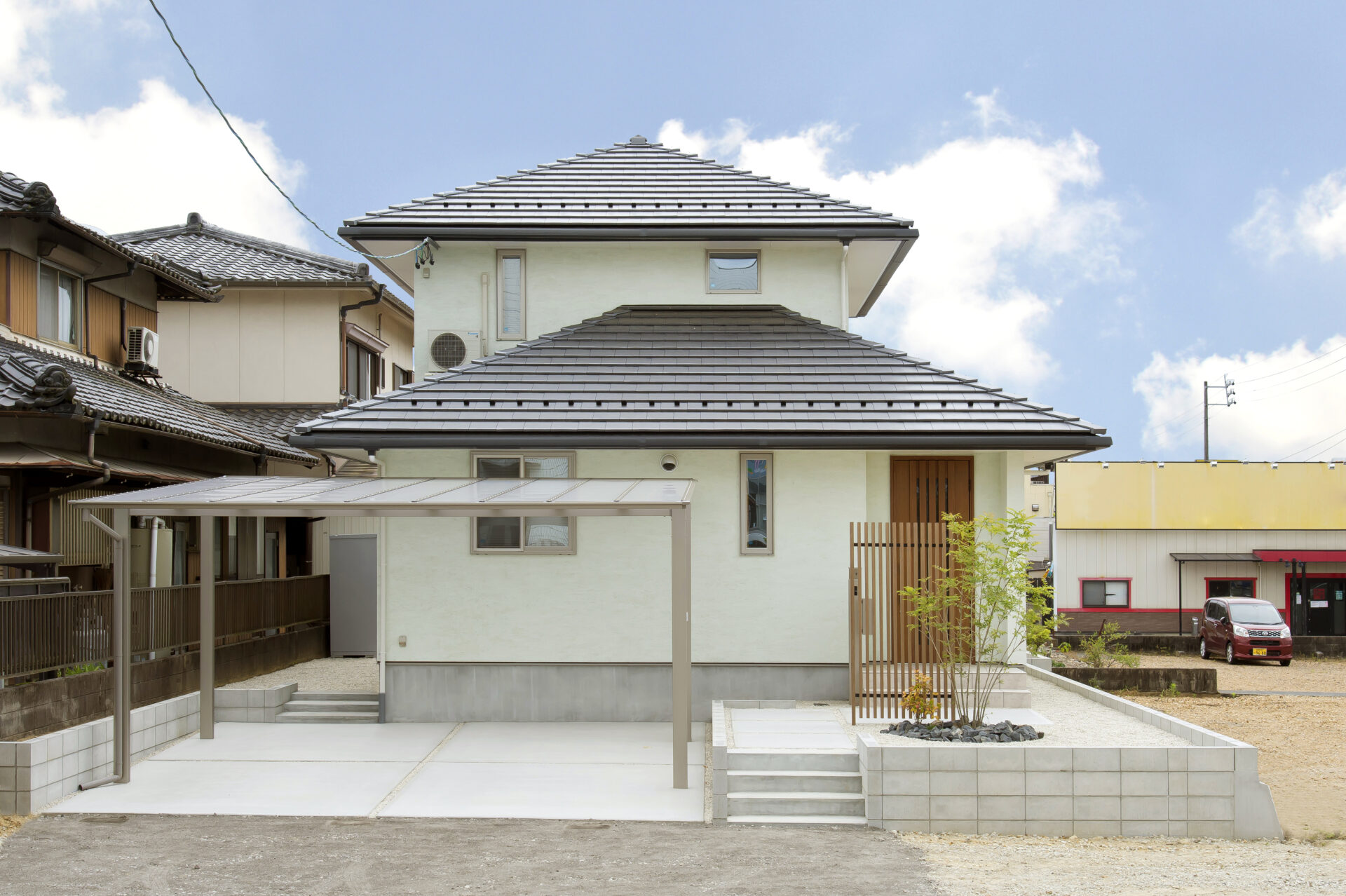 瑞浪市で３LDK寄棟屋根の二階建てを建てるならワダハウジング