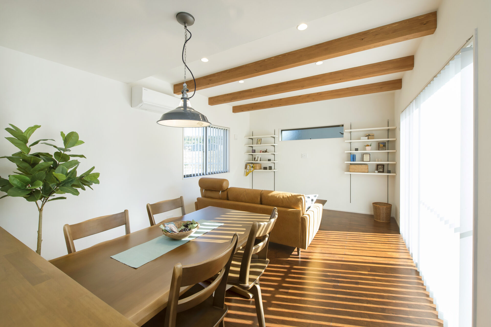 【土岐市】3LDK+ファミリークローク+フリースペース 切妻屋根の二階建ての写真1