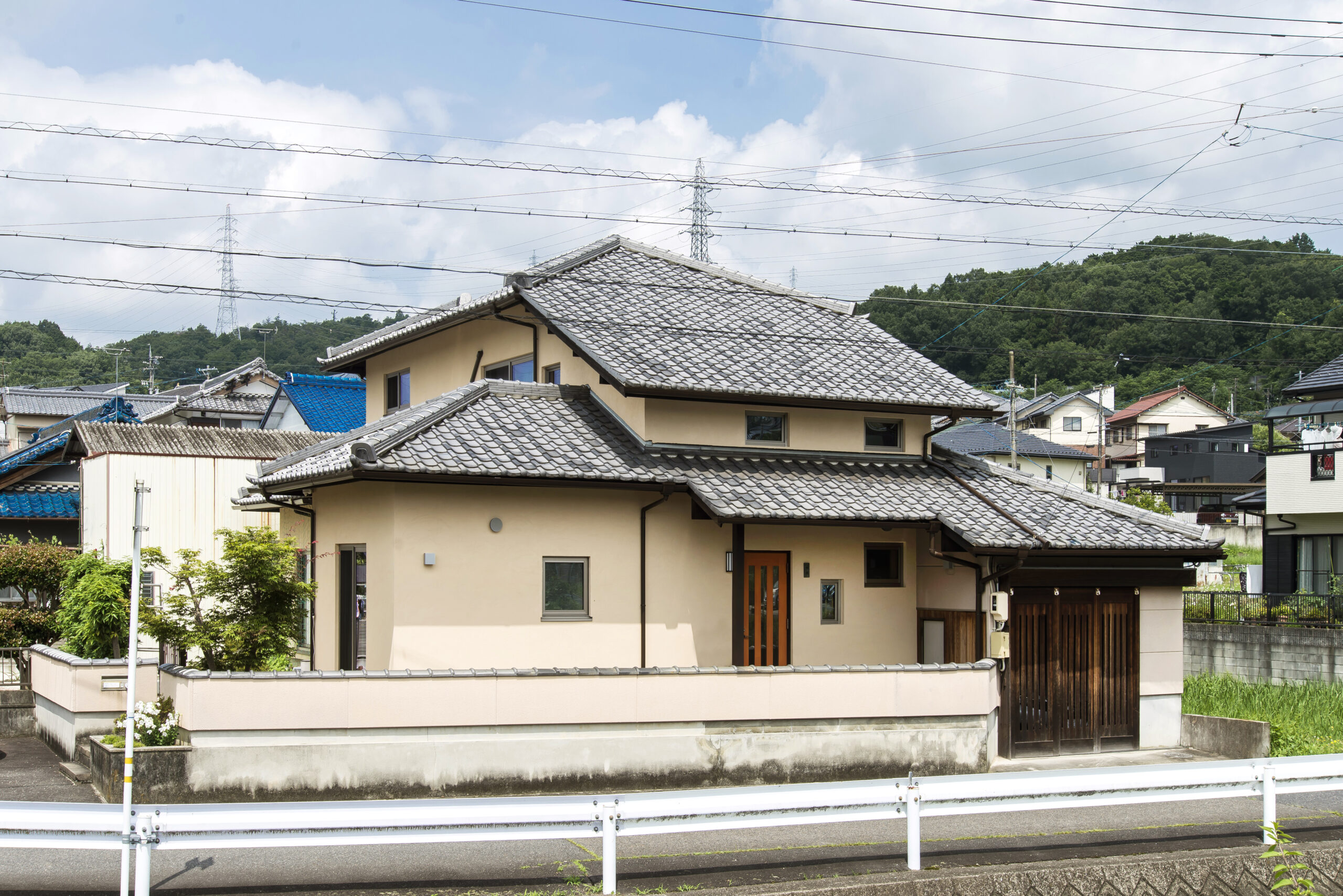 【土岐市：リノベーション】4LDK+ランドリールームの2階建て住宅の写真2